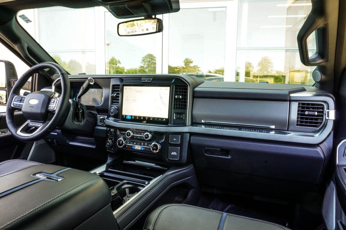 2025 Ford F-450SD Platinum DRW