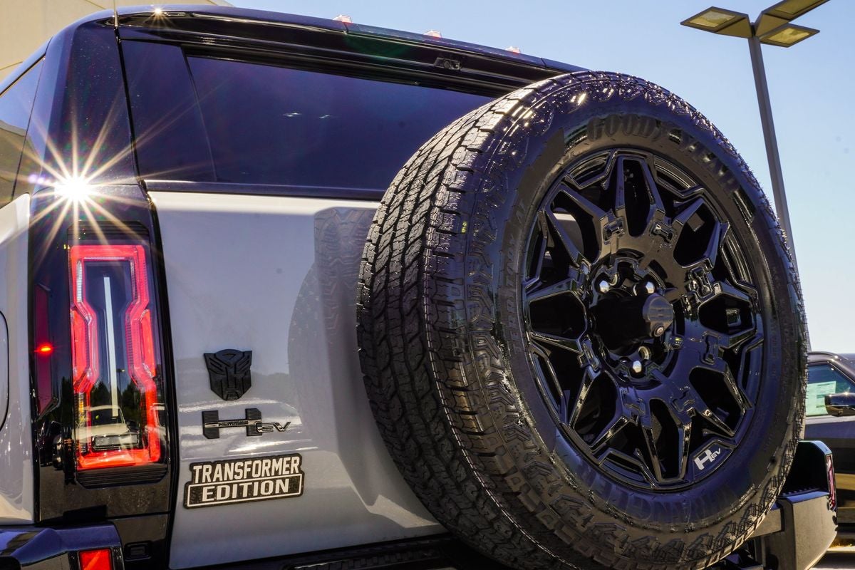 2025 GMC Hummer EV SUV 2X
