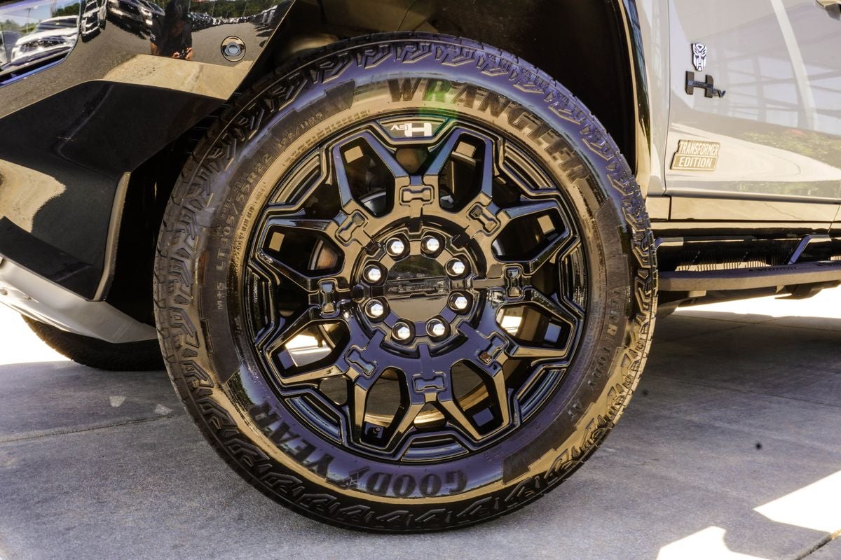 2025 GMC Hummer EV SUV 2X