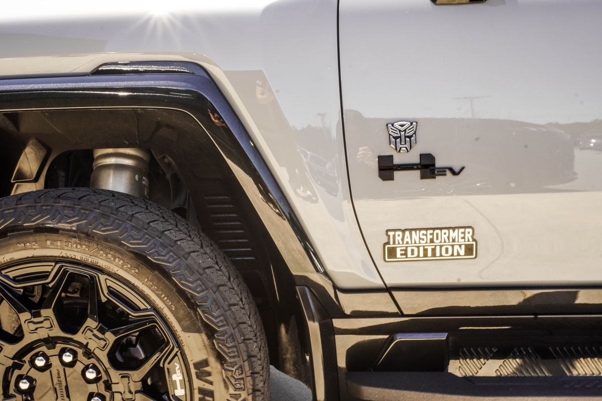 2025 GMC Hummer EV SUV 2X