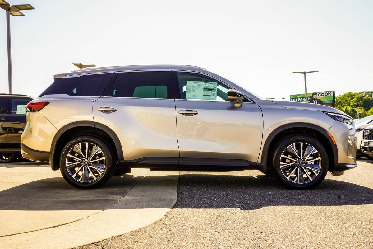 2027 INFINITI QX60 LUXE