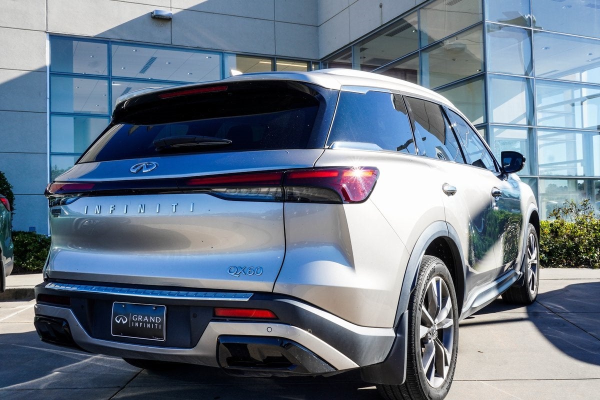 2023 INFINITI QX60 LUXE