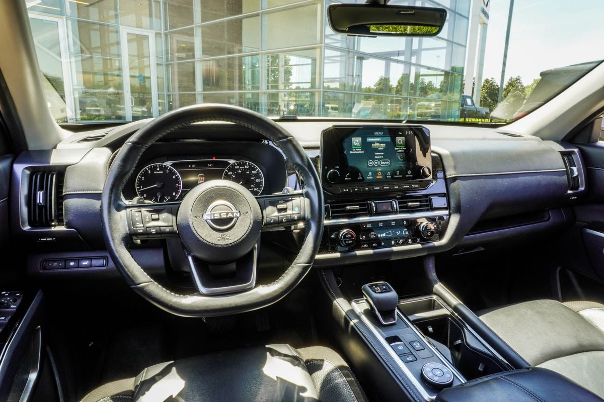2023 Nissan Pathfinder SL