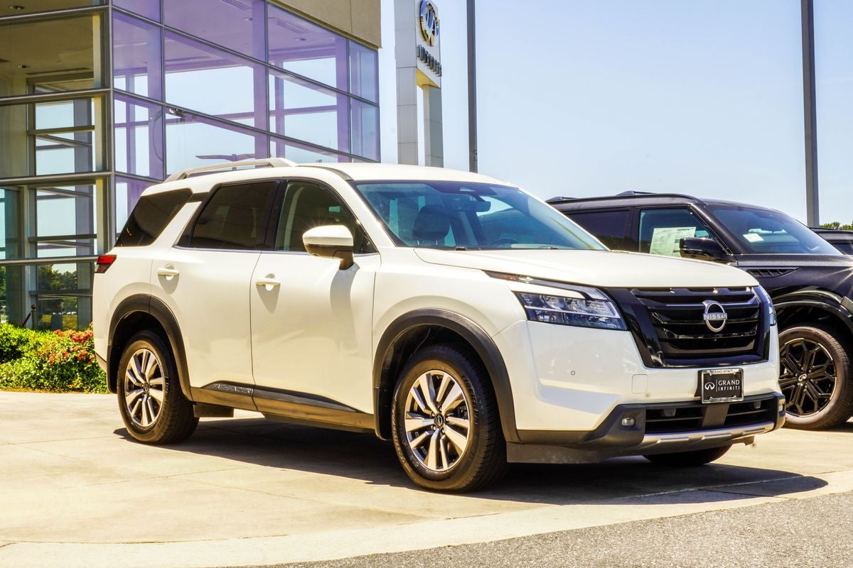 2023 Nissan Pathfinder SL