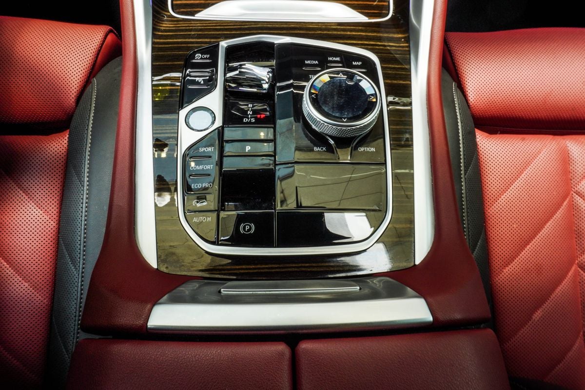 2025 BMW X6 xDrive40i