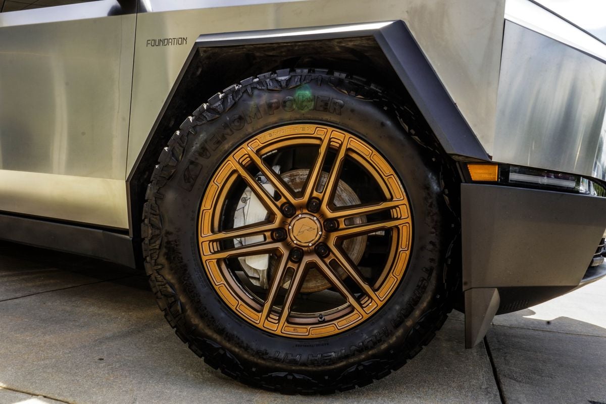 2024 Tesla Cybertruck Cyberbeast