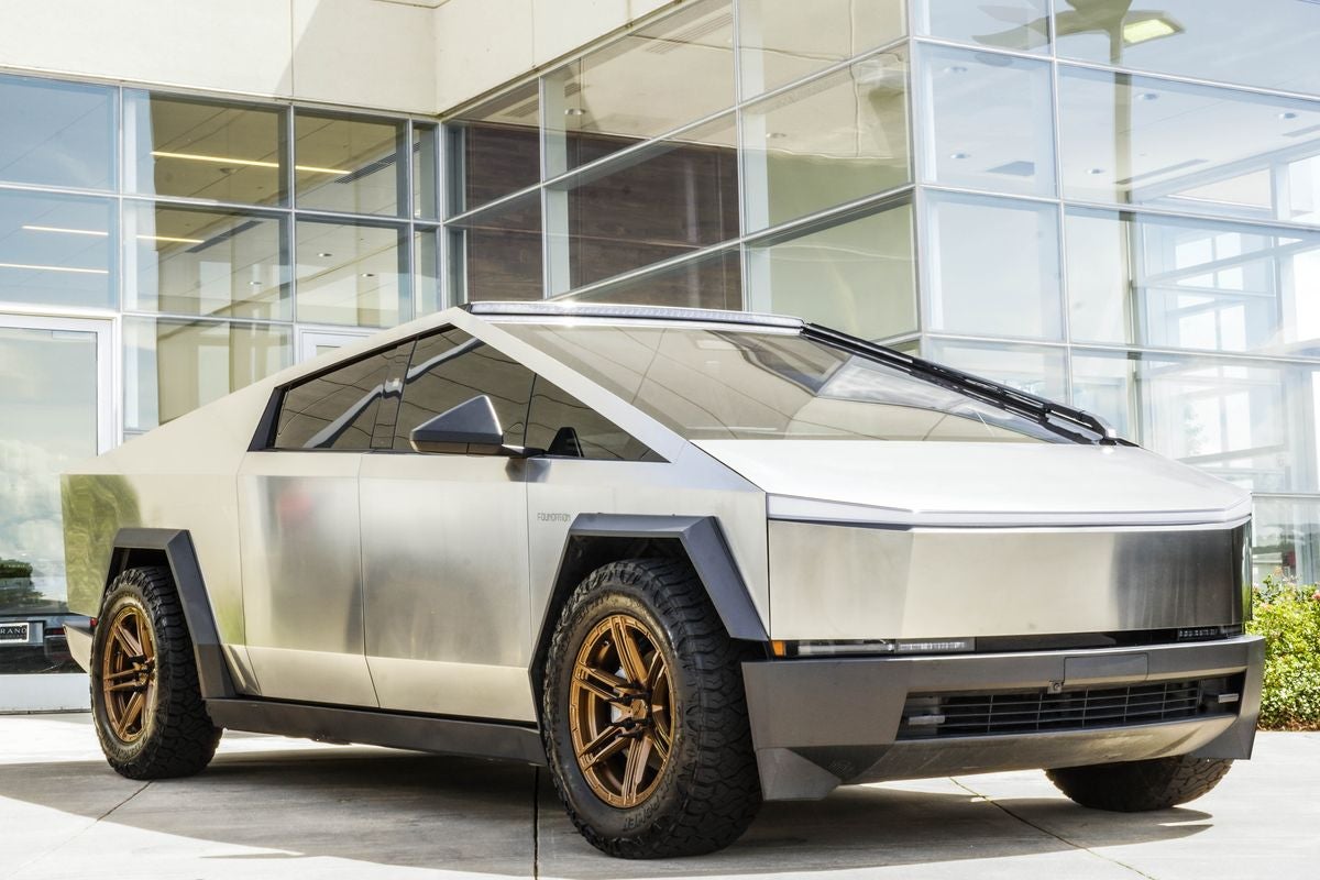 2024 Tesla Cybertruck Cyberbeast