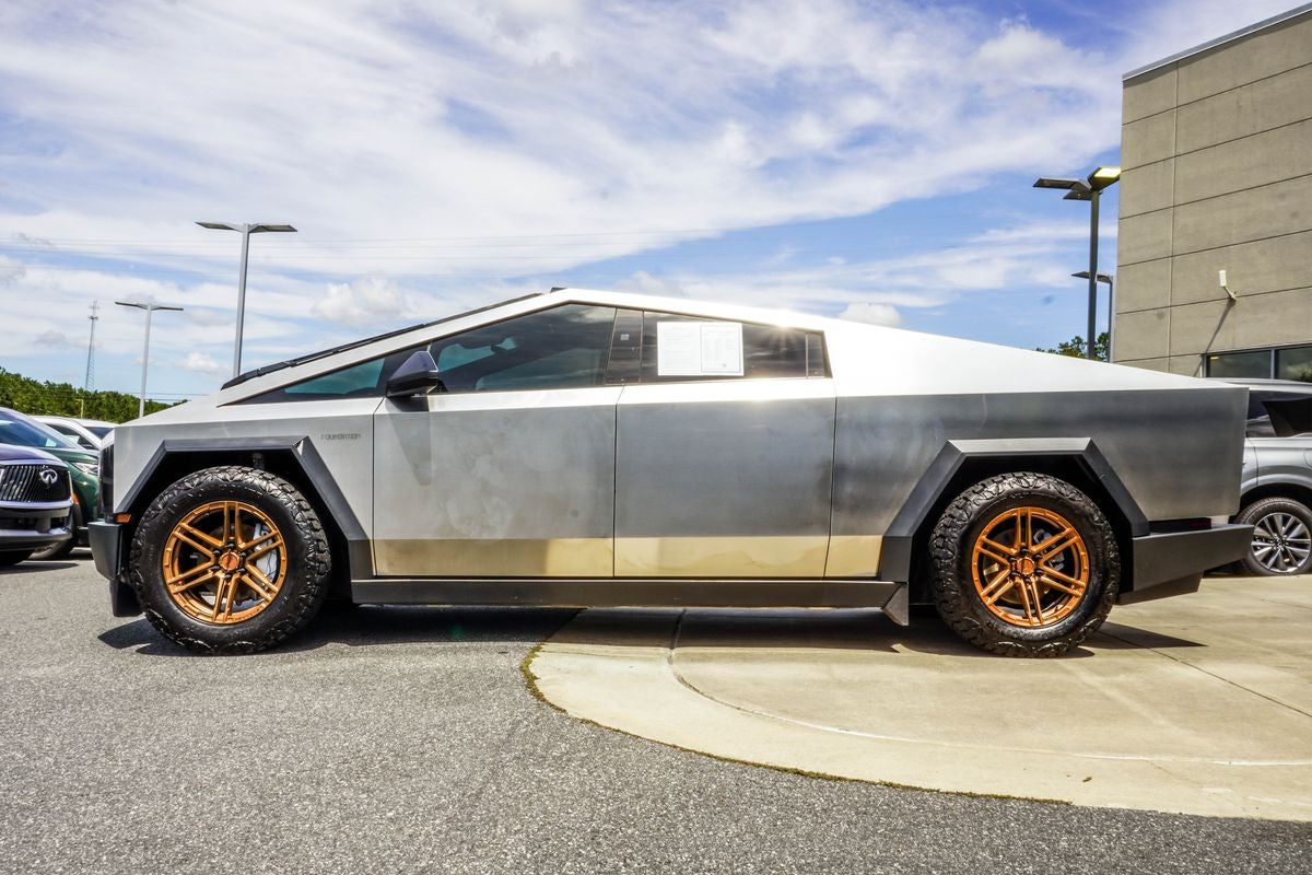 2024 Tesla Cybertruck Cyberbeast