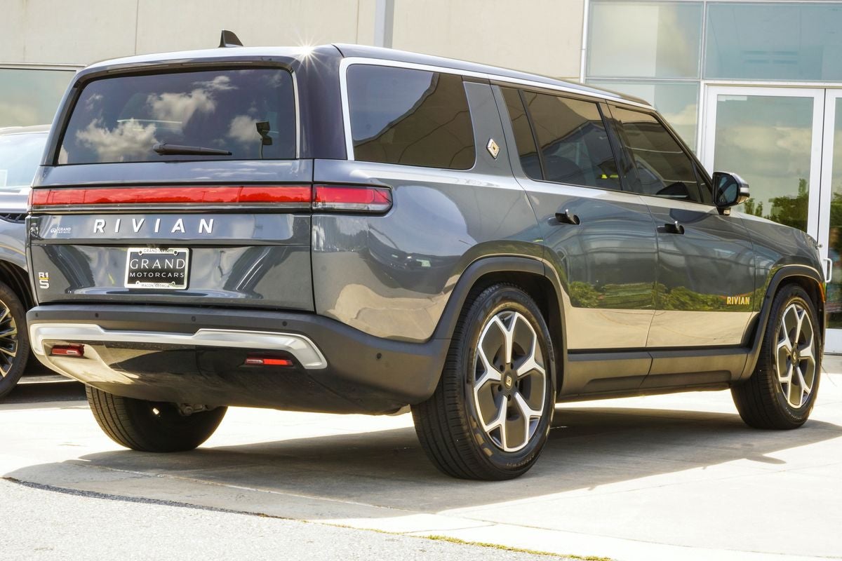 2024 Rivian R1S Adventure