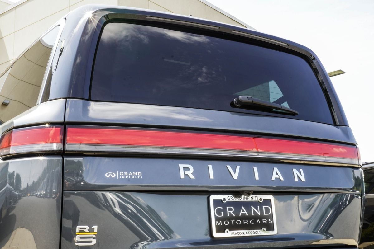 2024 Rivian R1S Adventure
