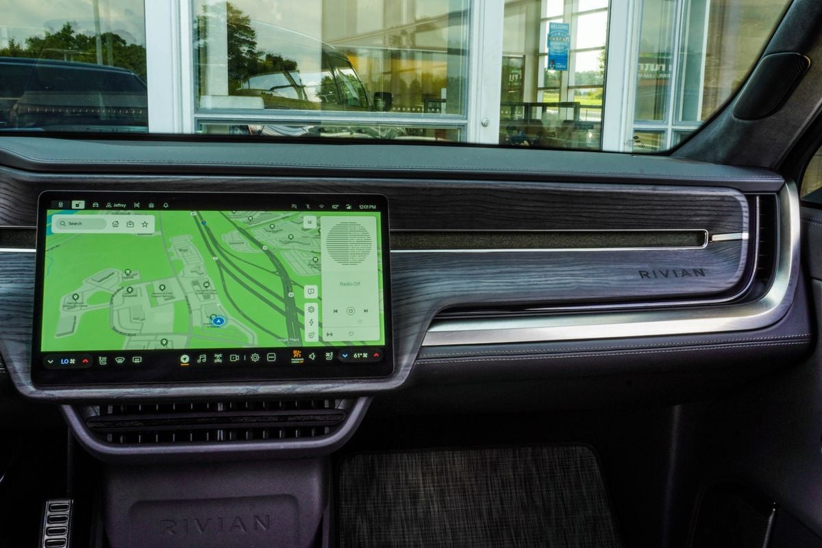 2024 Rivian R1S Adventure