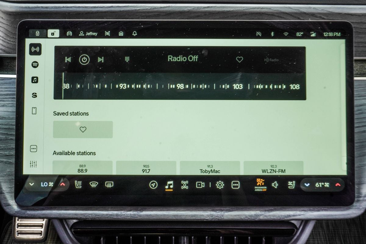2024 Rivian R1S Adventure