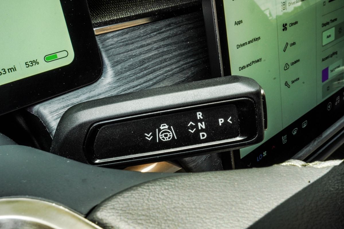 2024 Rivian R1S Adventure