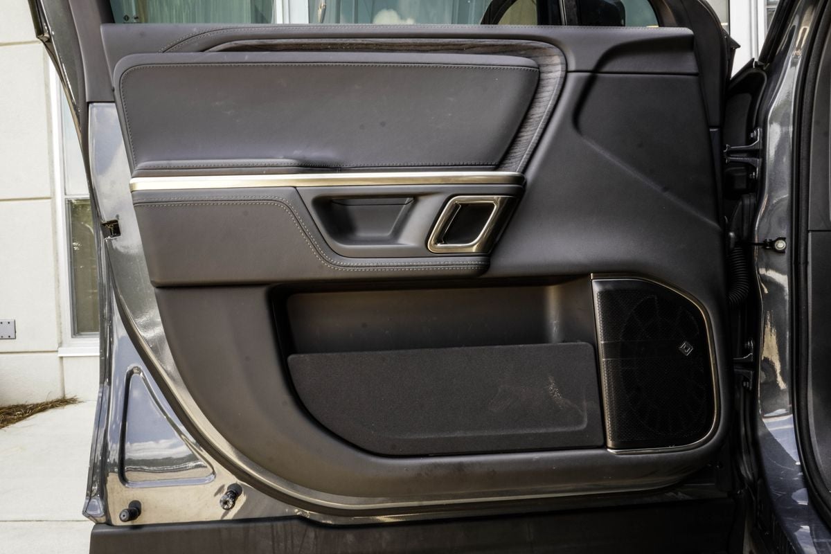2024 Rivian R1S Adventure