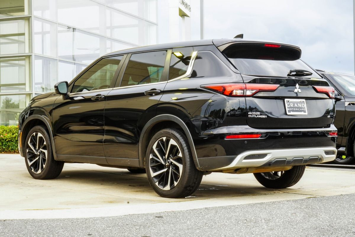 2022 Mitsubishi Outlander SE
