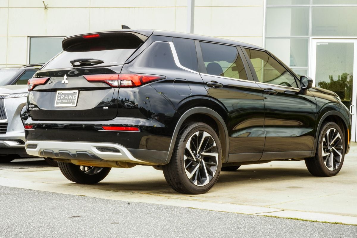 2022 Mitsubishi Outlander SE