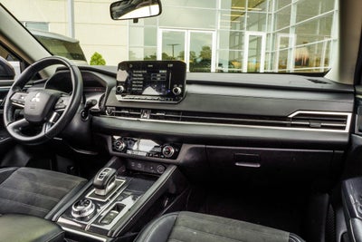 2022 Mitsubishi Outlander SE