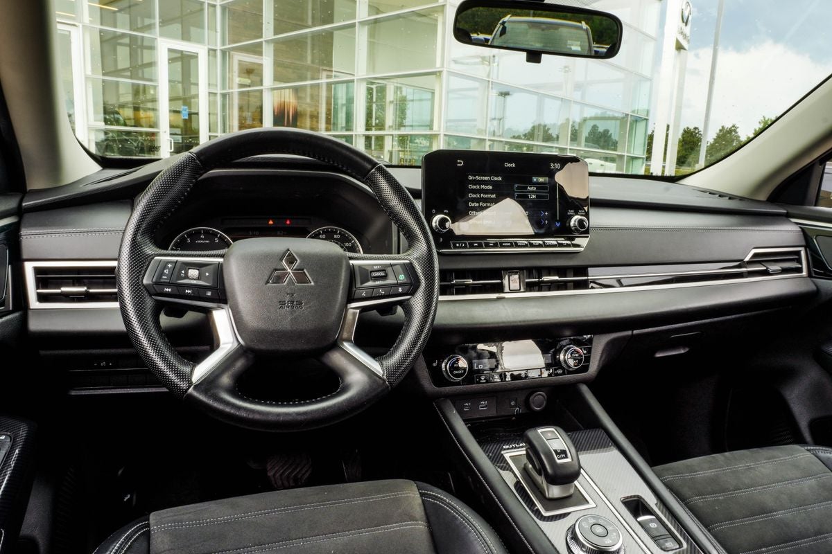 2022 Mitsubishi Outlander SE
