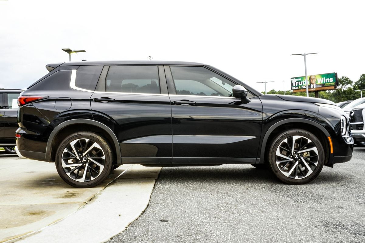 2022 Mitsubishi Outlander SE