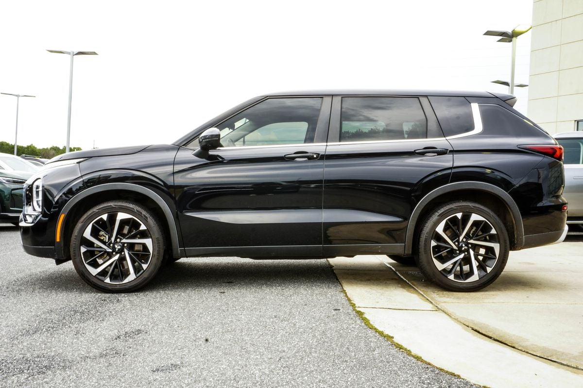 2022 Mitsubishi Outlander SE