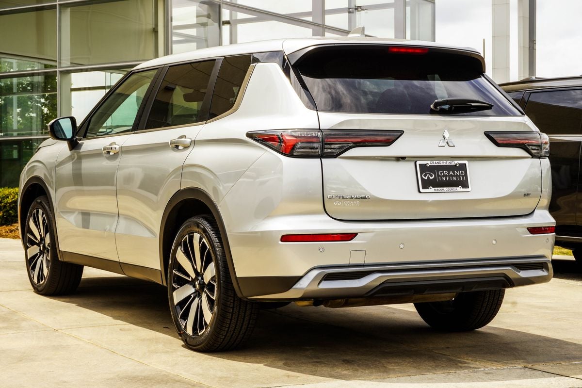 2025 Mitsubishi Outlander SE