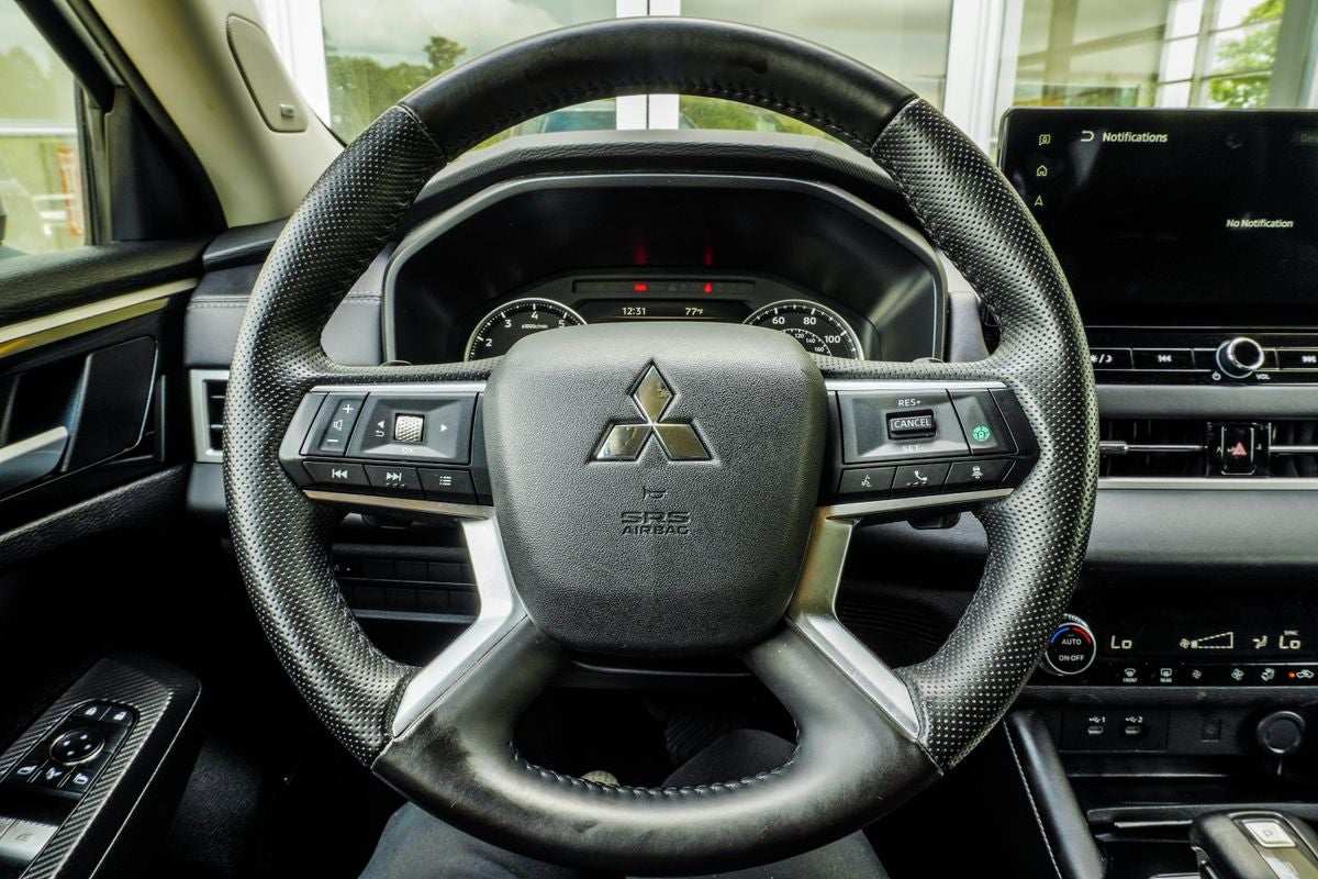 2025 Mitsubishi Outlander SE