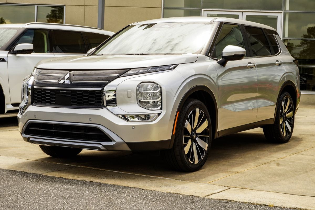 2025 Mitsubishi Outlander SE