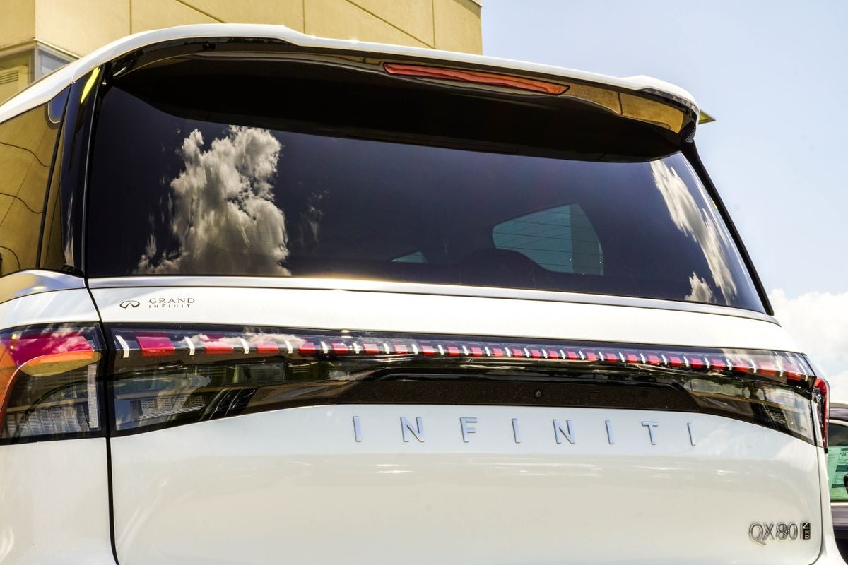 2027 INFINITI QX80 PURE