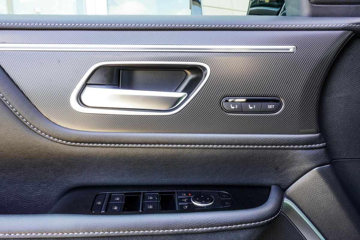 2027 INFINITI QX80 LUXE