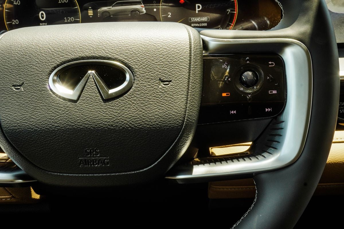 2027 INFINITI QX80 LUXE