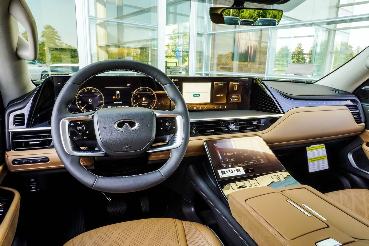 2027 INFINITI QX80 LUXE