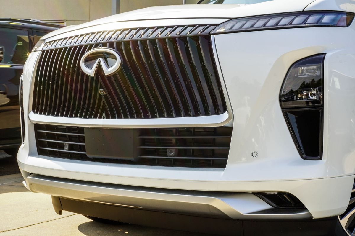 2027 INFINITI QX80 LUXE