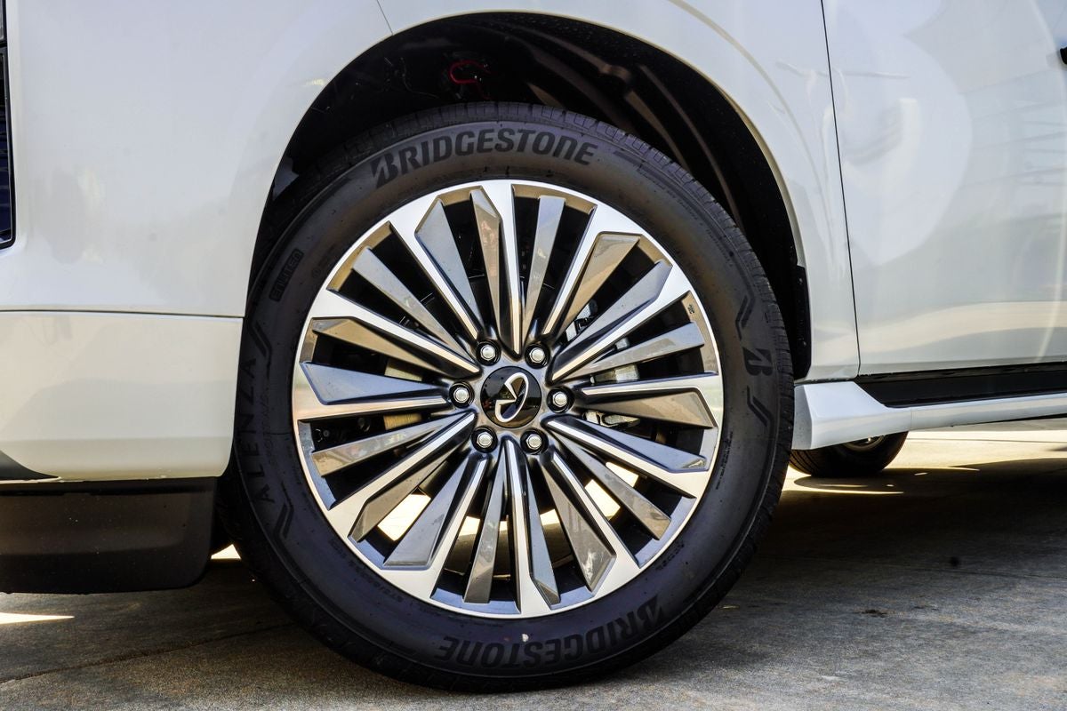 2027 INFINITI QX80 LUXE