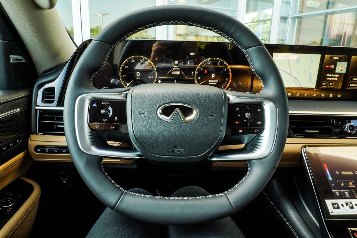 2027 INFINITI QX80 LUXE