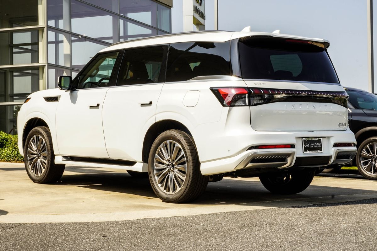 2027 INFINITI QX80 LUXE