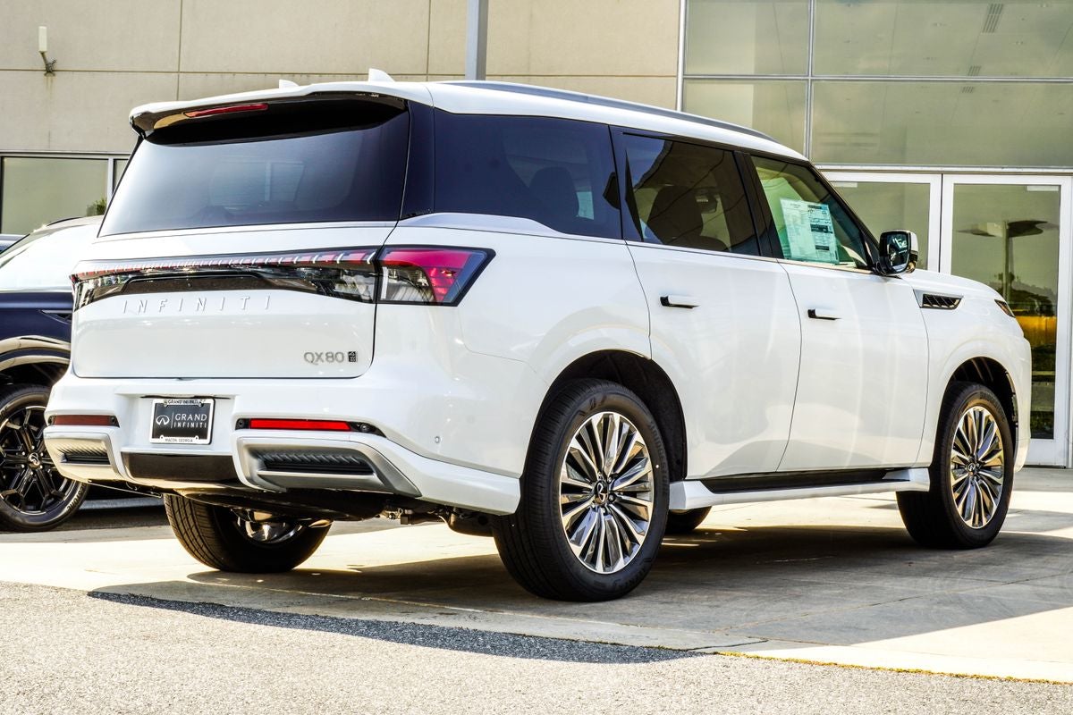 2027 INFINITI QX80 LUXE