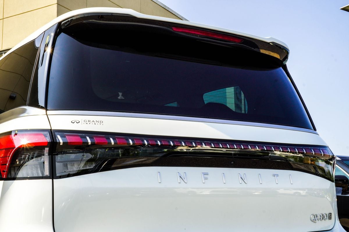 2027 INFINITI QX80 LUXE