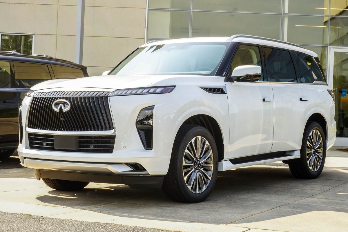2027 INFINITI QX80 LUXE