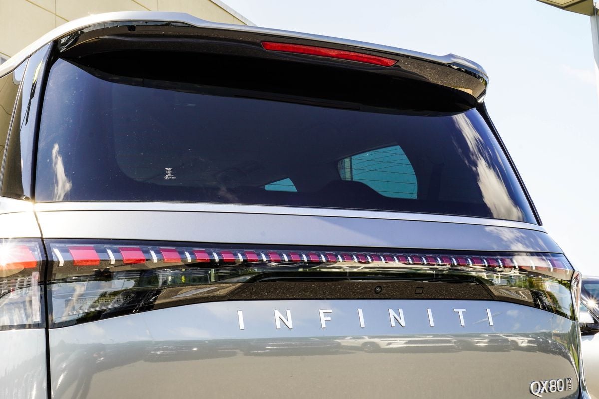 2027 INFINITI QX80 LUXE