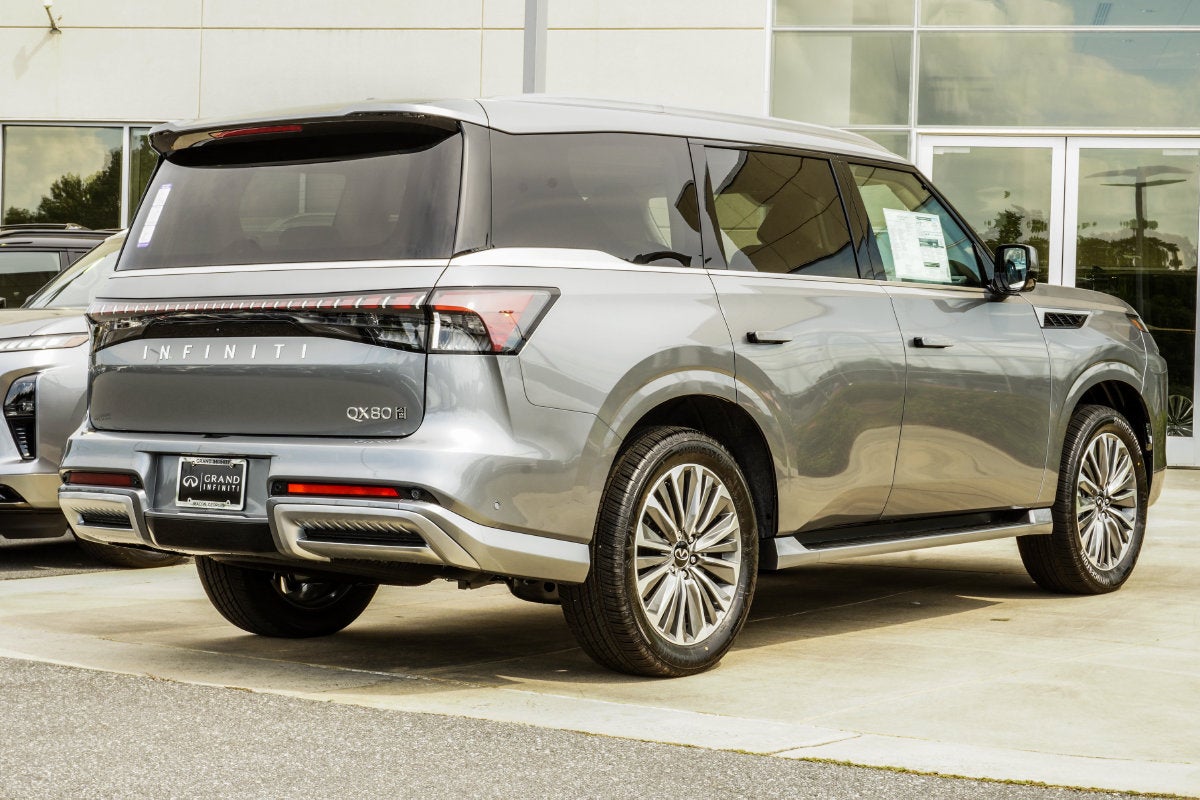 2027 INFINITI QX80 LUXE