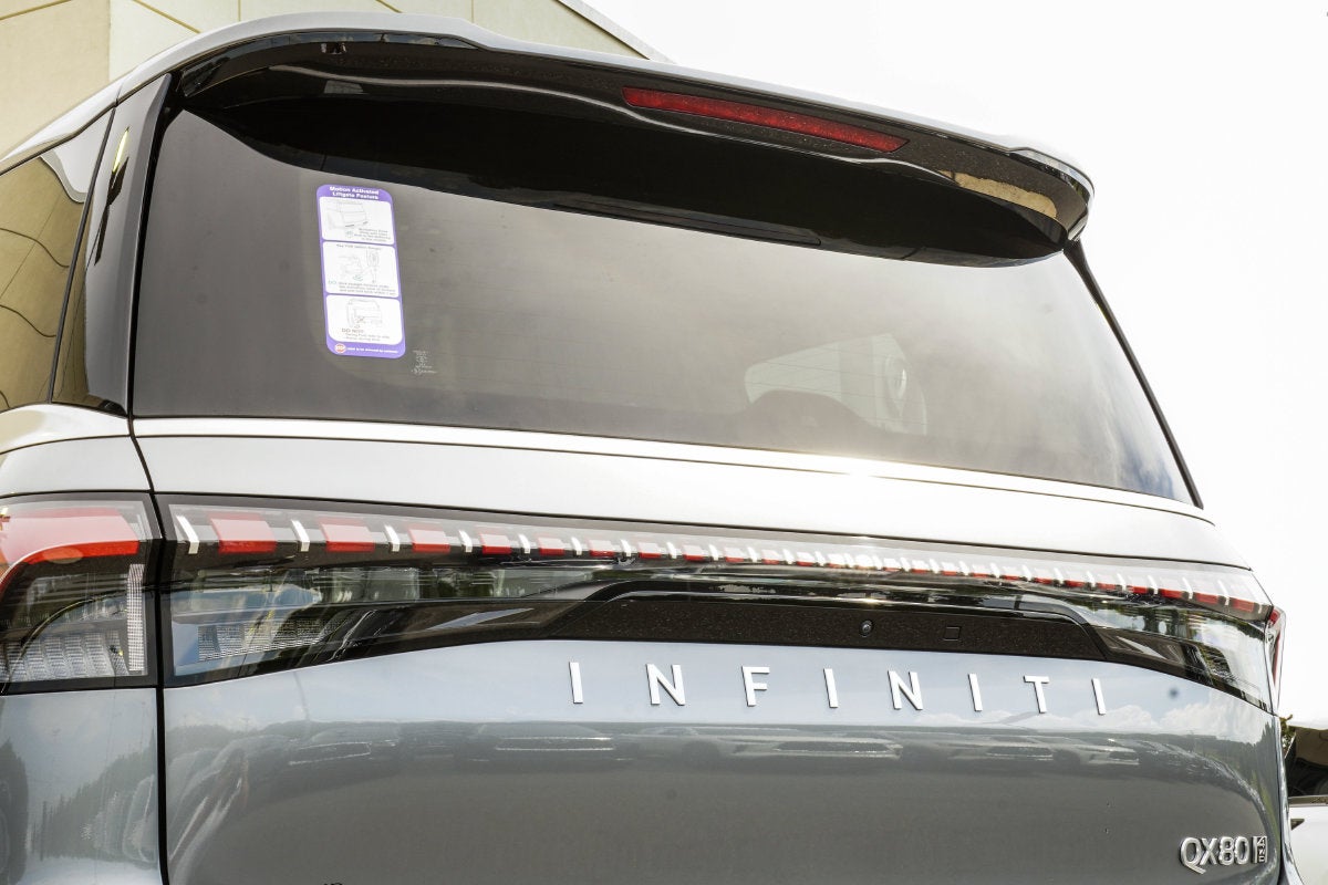2027 INFINITI QX80 LUXE
