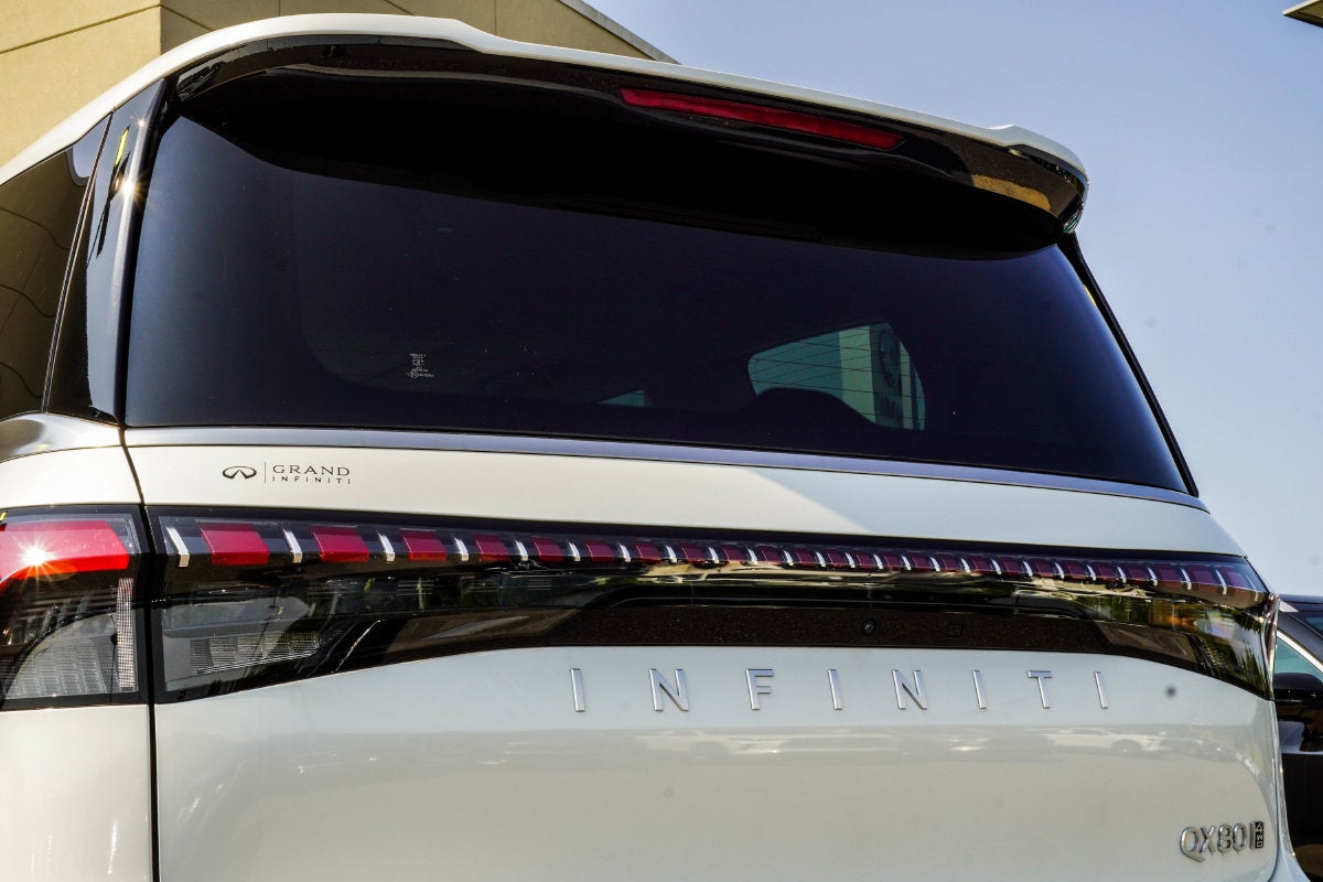 2027 INFINITI QX80 LUXE