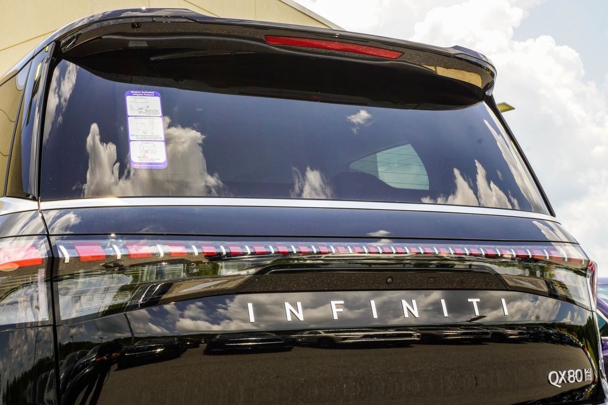 2027 INFINITI QX80 LUXE