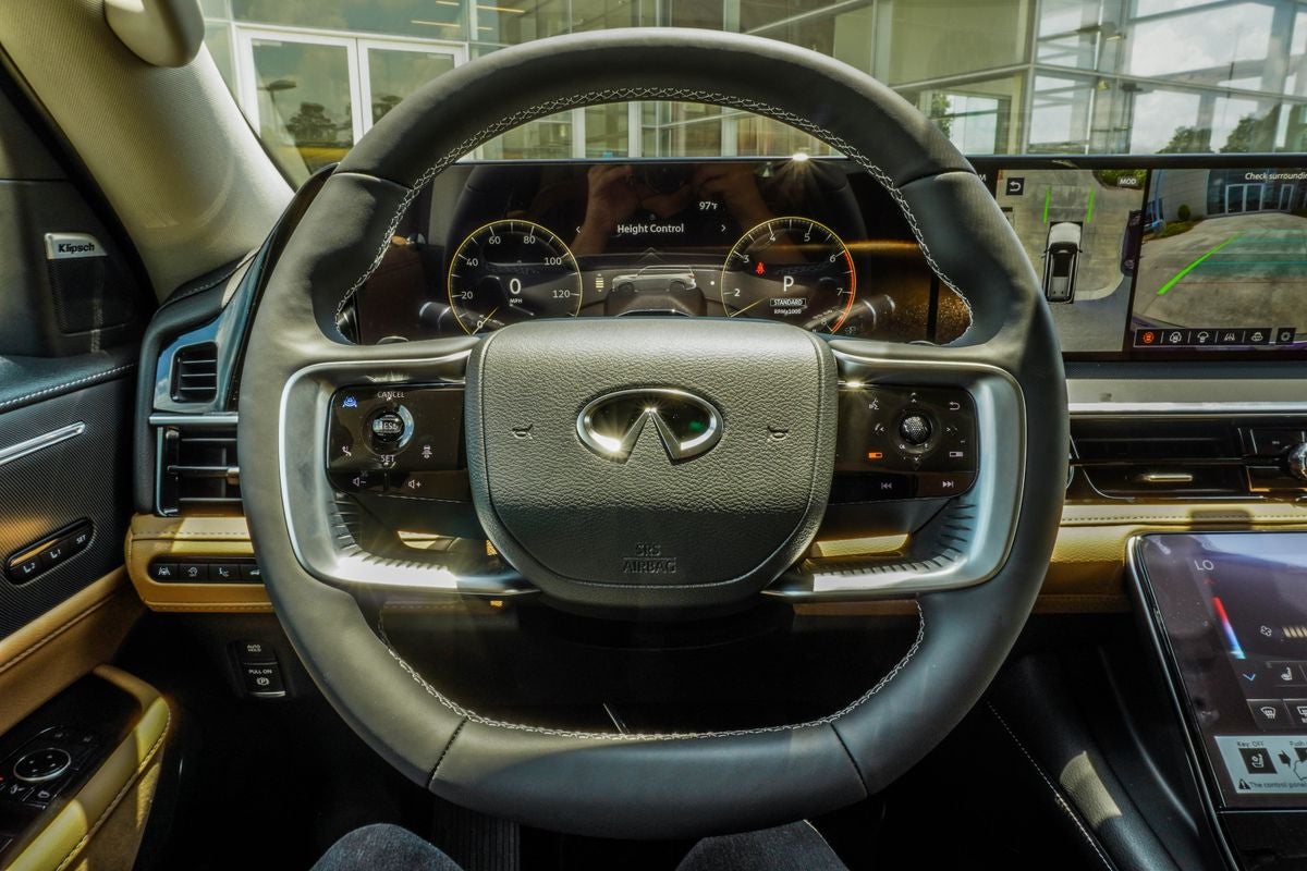 2027 INFINITI QX80 LUXE