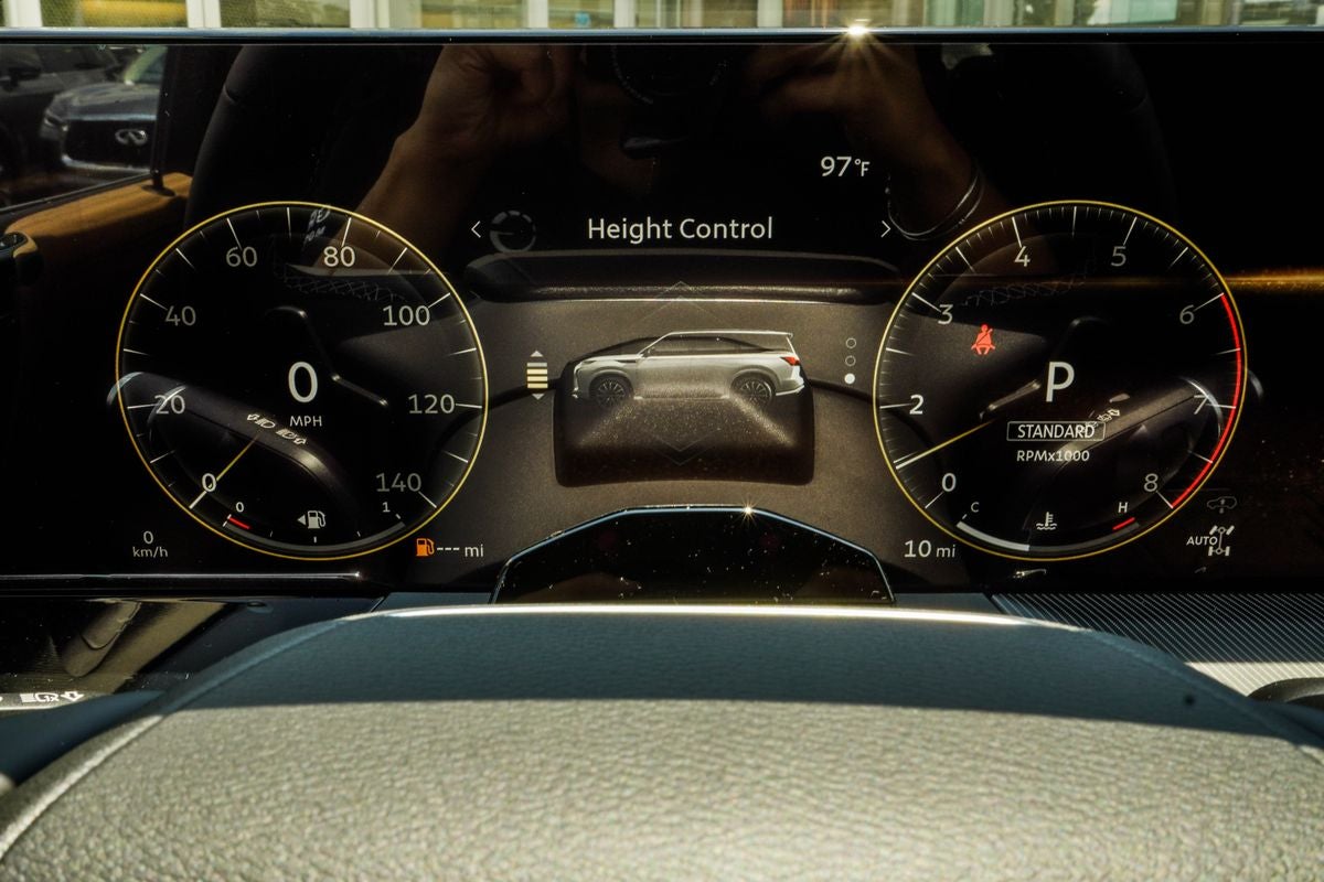 2027 INFINITI QX80 LUXE