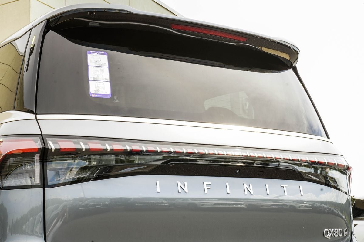 2027 INFINITI QX80 LUXE