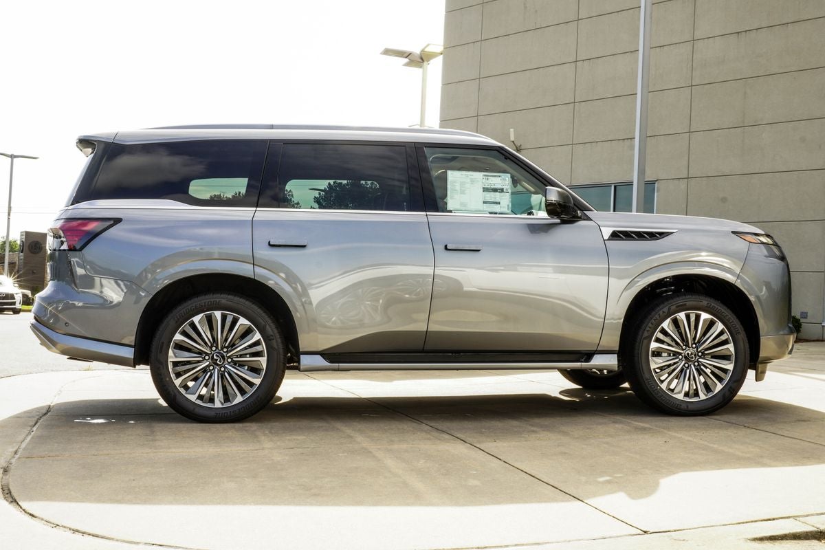 2027 INFINITI QX80 LUXE