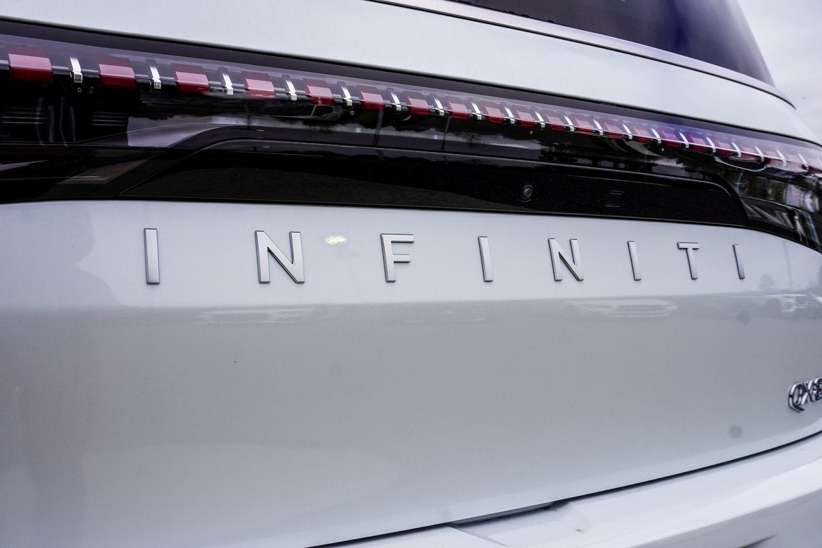 2026 INFINITI QX80 LUXE