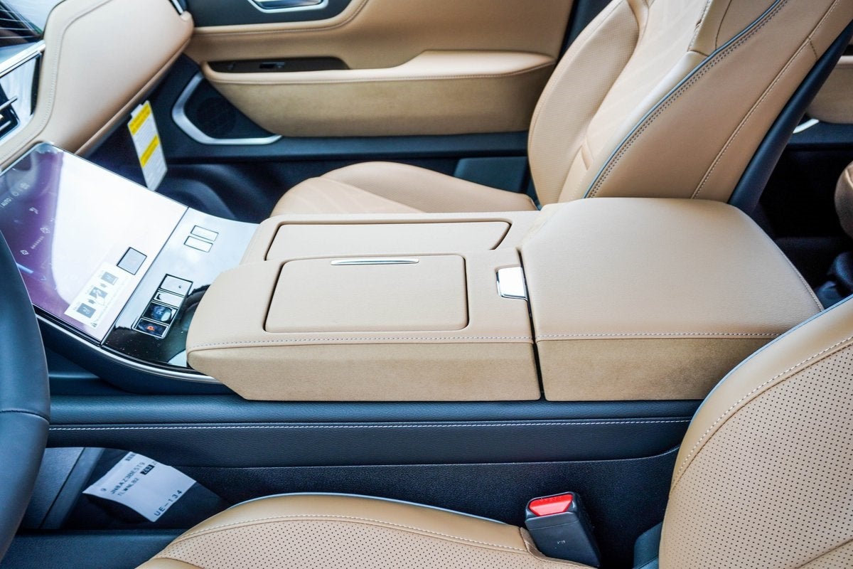 2026 INFINITI QX80 LUXE