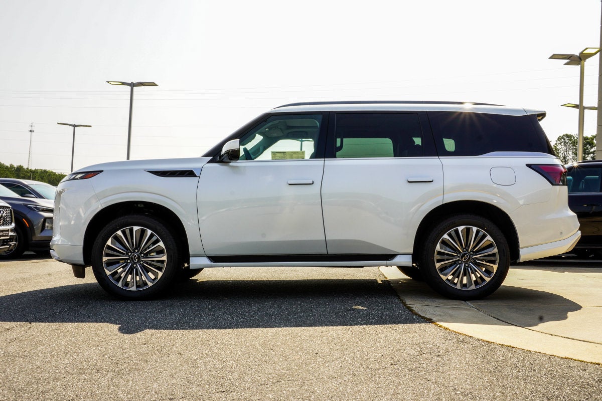 2027 INFINITI QX80 LUXE